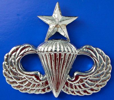 US.- Thai AirBorne Master Badge Pin (2nd level) silver colored